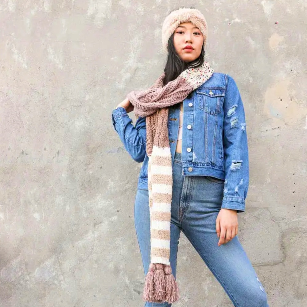 Speckle Stripes and Tassels Scarf in Rose